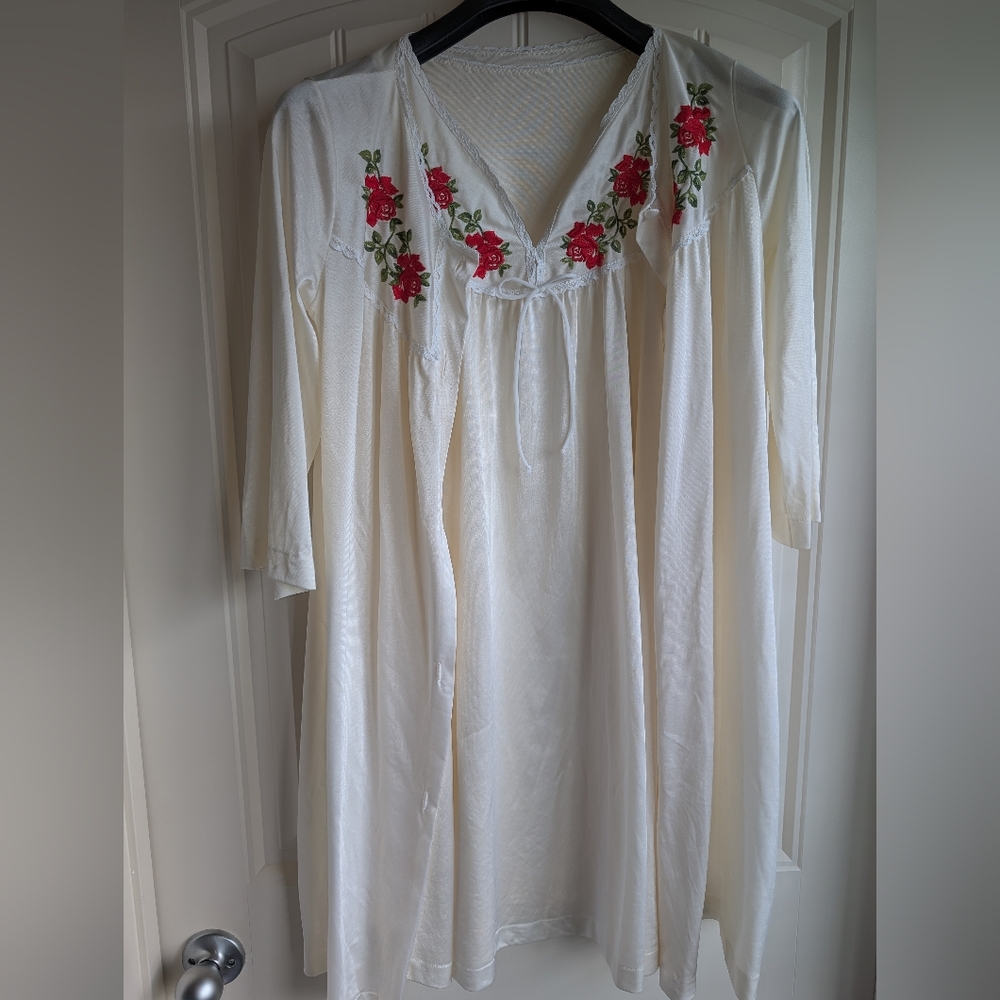 Vintage Embroidered Floral Nightgown Lorraine- Cream